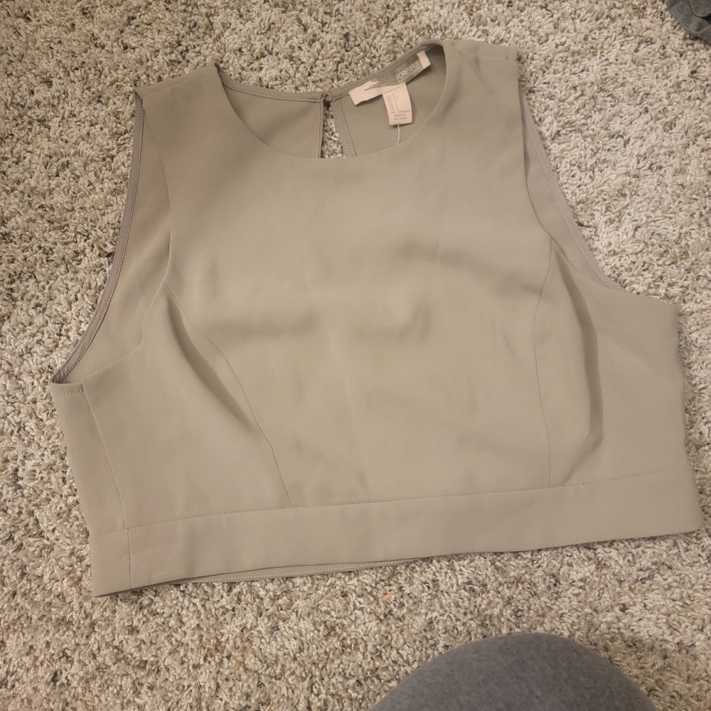 Open Back woven top. FOREVER 21